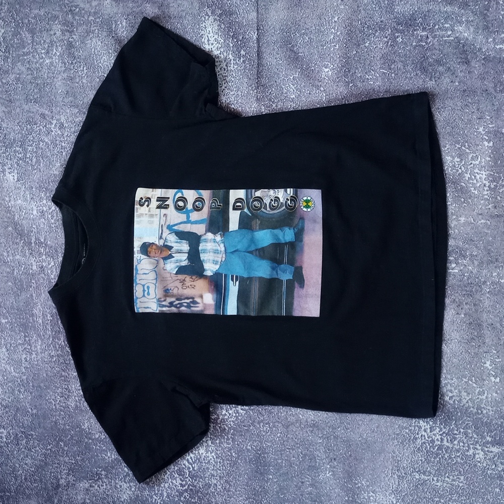 Snoop Dogg Standing In Front Of Car T-Shirt UNISEX